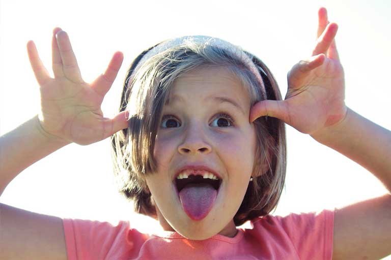 Pionizacja języka – jak nauczyć dziecko głosek szumiących